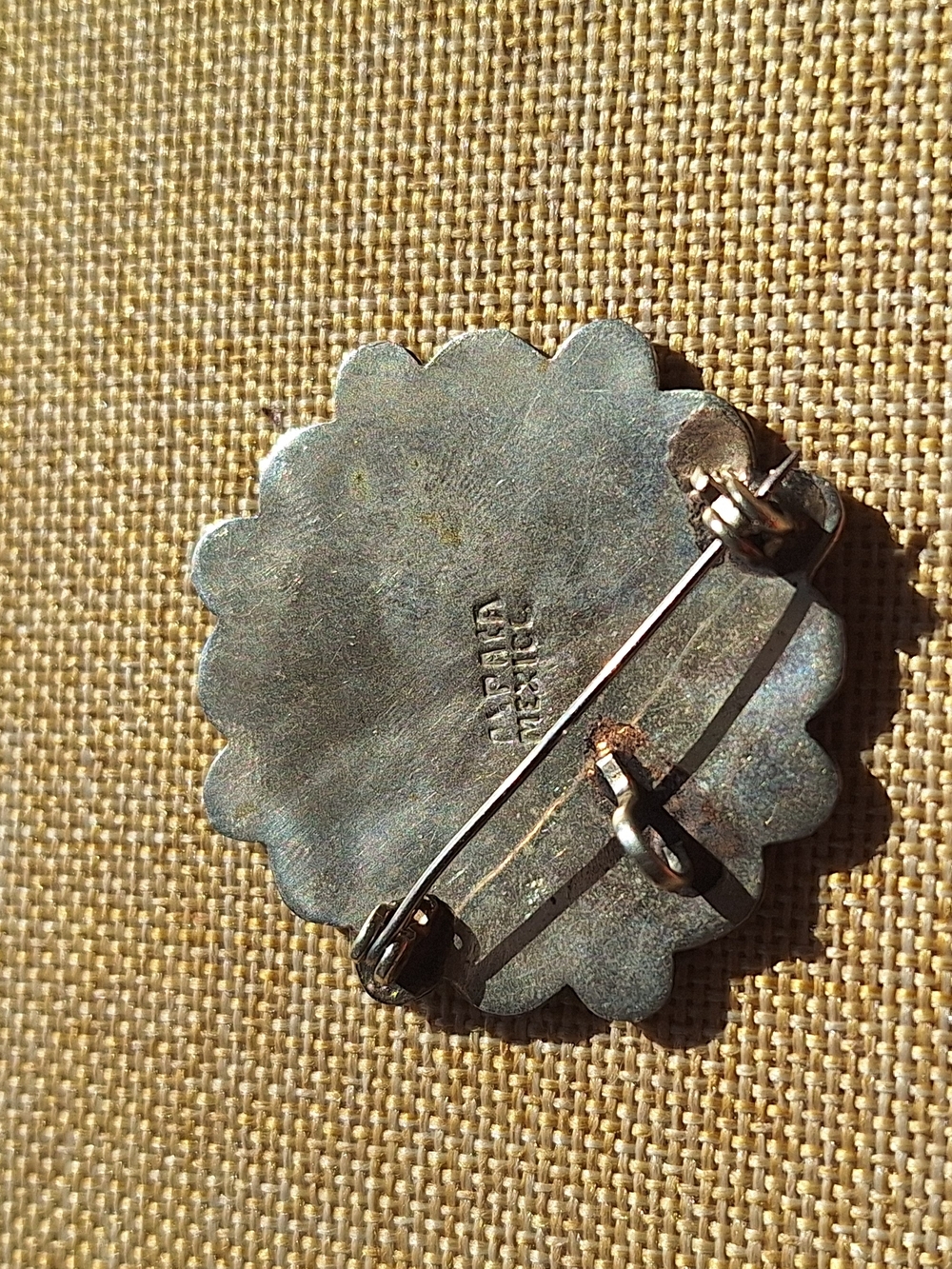 Vintage Turquoise Inlay Flower Brooch - Picture 2 of 3